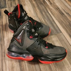 LeBron 19